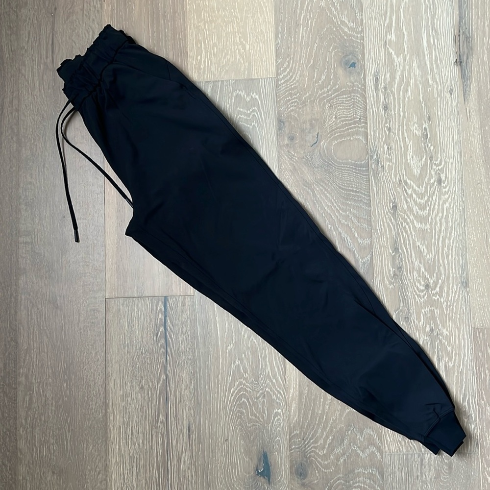 Lululemon Joggers Black - size 6